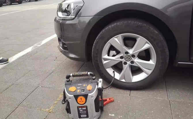 大英汽车搭电案例